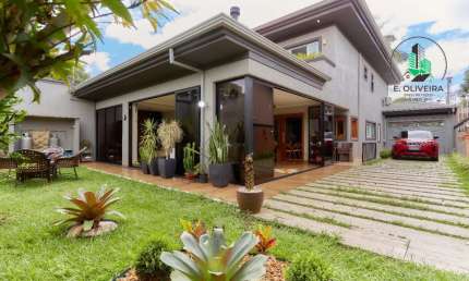 MARAVILHOSA CASA NO JARDIM DAS AMÉRICAS – AMPLA, SOFISTICADA E ACONCHEGANTE!