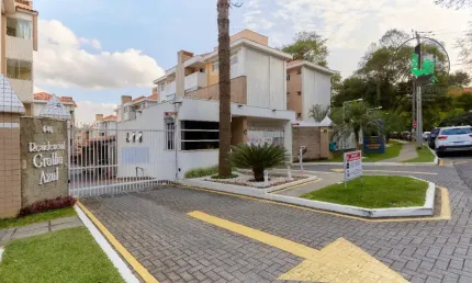 Apartamento no condomínio gralha azul, com 69,00m² úteis, sacada com churrasqueira e uma vaga coberta;