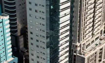 Apartamento com 4 quartos à venda em Meia Praia, Itapema  por R$ 4.000.000