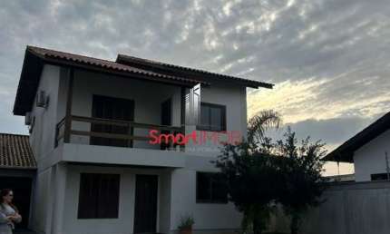 Casa com 4 quartos para alugar na Caio-jonas-portella, 162, Centro, Tijucas por R$ 6.000