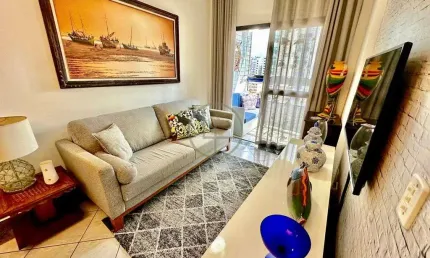 Apartamento com Sacada Vista Livre a 200 metros da Praia