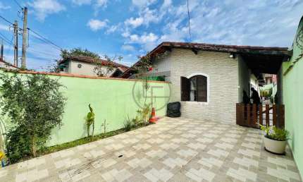 Casa no Canto do Forte com Espaço Gourmet e Piscina