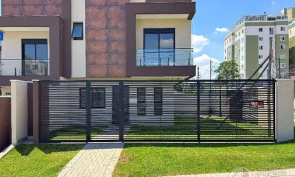 Sobrado com 3 dormitórios à venda, 131 m² por R$ 950.000,00 - Capão Raso - Curitiba/PR