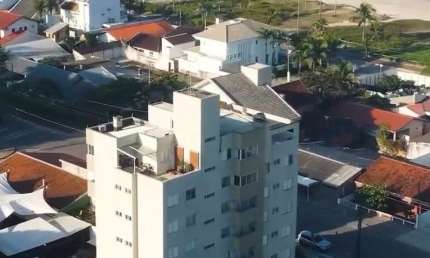 Cobertura Duplex com linda vista do mar a poucos metros da praia de Guaratuba, finamente mobiliada e confortável