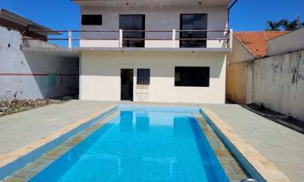 Casa ampla com terreno excelente no centro de Guaratuba a poucas quadras da praia central