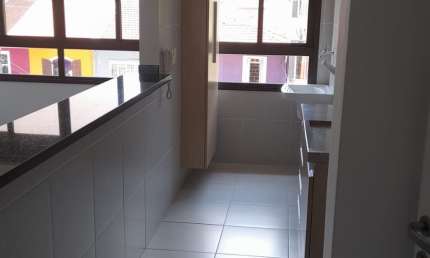 Apto semi-mobiliado. Muito bonito e bem localizado, com 37m² e 1 vaga.