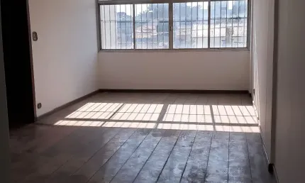 Apto para reformar em Indianópolis - Av Miruna - 2 dorms - 100m²