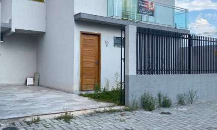 CASA com entrada individual à venda com 78m² com súite e sacada