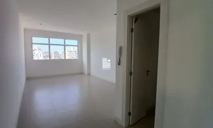 Sala comercial para alugar na Rua General Liberato Bittencourt, --, Canto, Florianópolis por R$ 2.774