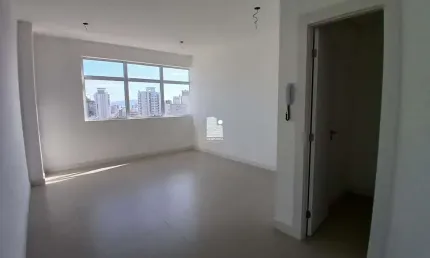 Sala comercial para alugar na rua general liberato bittencourt, --, canto, florianópolis por r$ 2.135