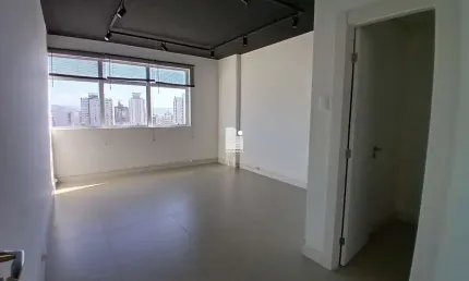 Sala comercial para alugar na Rua General Liberato Bittencourt, --, Canto, Florianópolis por R$ 1.948