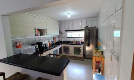VENDO!!! Lindo sobrado c/ amplo espaço (Médio Padrão)