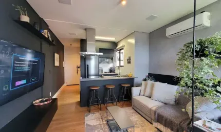 Studio Alto Padrão Mobiliado, Porteira Fechada, 1 Vaga de Garagem no Córrego Grande em Florianópolis.