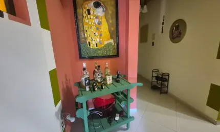 Apto na Ponta da Praia 2 dorms suíte garagem suficiente