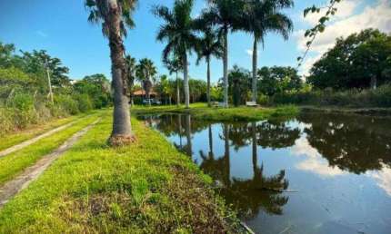 Chácara / sítio com 4 quartos à venda na Rua Paulo Varchavtchik, 1010, Aparecidinha, Sorocaba por R$ 1.280.000