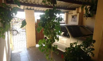 Casa com 2 quartos à venda na Avenida Itavuvu, 1310, Jardim Maria Antônia Prado, Sorocaba por R$ 400.000