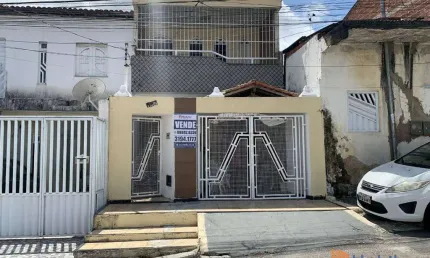 Casa à venda com 02 pavimentos, Próx. à Igreja dos Capuchinhos.  Bairro Novo Paraíso. Aracaju.