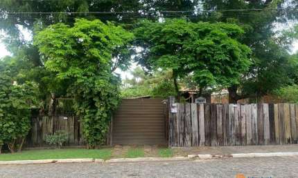 Casa à venda no Condomínio Morada do Rio. 3/4 01 suíte e bastante área verde.