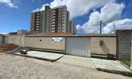 Casa na Aruana com bastante area externa 220m²  2/4 Sombra