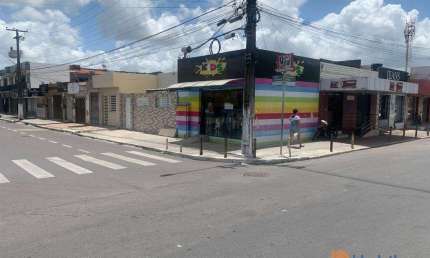 Casa de esquina e 03 pontos comerciais juntos, à venda, no Bugio.