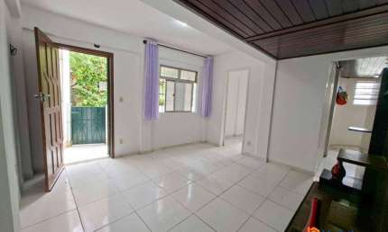 Casa com  1/4 com Varanda - Localização Privilegiada