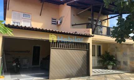 Casa com 4/4 sendo 2 suítes, sombra , 2 pavimentos e varanda na melhor região da Coroa do Meio