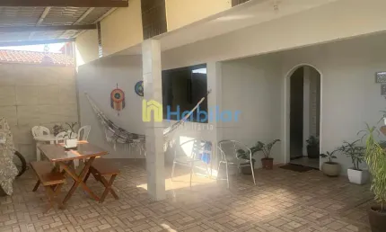 Casa à venda no Augusto Franco, Farolândia. 5/4. 232m². 02 pavimentos. Rua larga.