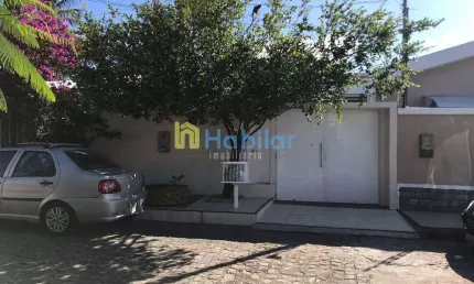 Casa à venda na Farolândia. Próximo ao palácio do governo. Oportunidade.