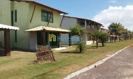 Casa à venda em condomínio fechado, pé na areia, entre as praias do Abaís e do Saco.
