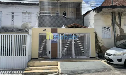 Casa à venda com 02 pavimentos, Próx. à Igreja dos Capuchinhos.  Bairro Novo Paraíso. Aracaju.