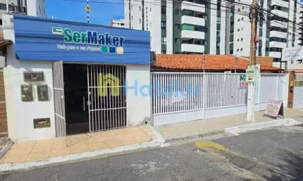 Casa à venda com 4/4 numa praça do Bairro Luzia. Próximo à Av Hermes Fontes.