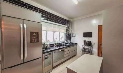 Vila Branca / Sobrado com 4 dorms, repleto de móveis planejados