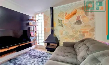 Sobrado a venda na Granja Viana, SP, com 83,31m² de área construída, living para 2 ambientes, 2 dormitórios, garagem 2 autos