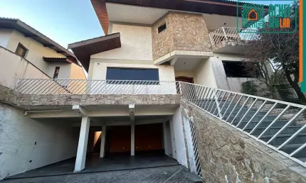 Sobrado a venda no Parque dos Principes, São Paulo, SP, com 120m² de área construída, 4 dormitórios, sendo 2 suítes, 3 salas, garagem 6 autos.