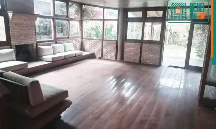 Sobrado a venda no Butantã, São Paulo, SP, com 520m² de área construída, 4 dormitórios, sendo 2 suítes, 3 salas, garagem 8 autos.