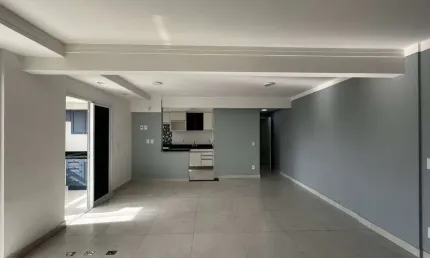 Espaçoso Apartamento com 2 dormitórios, sendo 1 suíte e 3 vagas de garagem