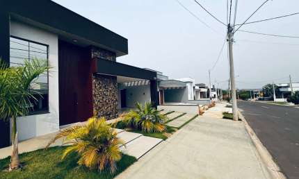Casa à Venda com 3 suítes no Residencial Lagos D’Icaraí