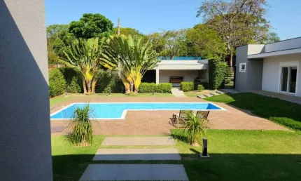 Casa de Alto Padrão, com 3 Suítes e Piscina no Condomínio Terras de Mont Serrat