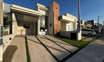 Casa com 3 dormitórios (1 Suíte) e Área Gourmet no Village Moutonnée, Salto/SP