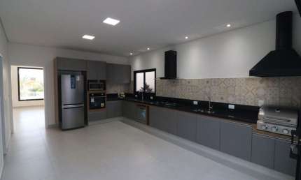 Casa com 3 Dormitórios e Área Gourmet no Condomínio Central Parque em Salto/SP