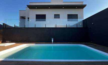 Casa com Suíte, Piscina e Área Gourmet no Jardim América em Salto/SP