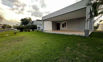 Linda Casa, com Suíte Master e Quintal Amplo no Palmeiras Imperiais em Salto/SP