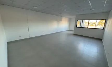 Sala comercial com 1 sala para alugar na Rua Miguel Bertolino Pizatto, 1115, Iguaçu, Araucária