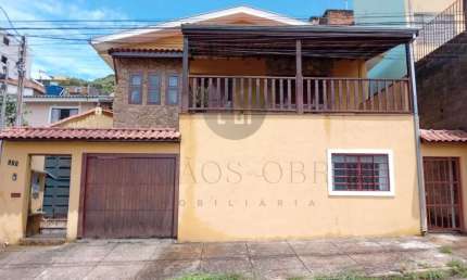 Casa com 3 quartos à venda na Rua Pacaembu, 135, Dom Bosco, Poços de Caldas, 157 m2 por R$ 480.000