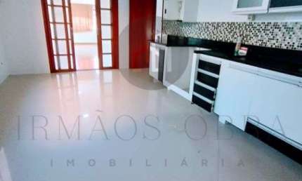 Casa com 4 quartos à venda na Avenida Santo Antônio, 633, Jardim Cascatinha, Poços de Caldas, 216 m2 por R$ 750.000