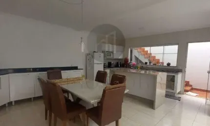 Casa com 3 quartos à venda na Rua Custódio Ignez de Souza, 15, Jardim Itamaraty III, Poços de Caldas, 144 m2 por R$ 400.000