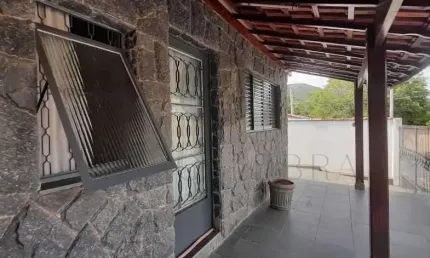 Casa com 2 quartos à venda na Rua Maria Maretti Cruz, 146, Jardim Philadélphia, Poços de Caldas, 140 m2 por R$ 420.000