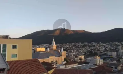 Casa com 4 quartos à venda na Rua Juscelino Barbosa, 561, Nossa Senhora Aparecida, Poços de Caldas, 280 m2 por R$ 775.000