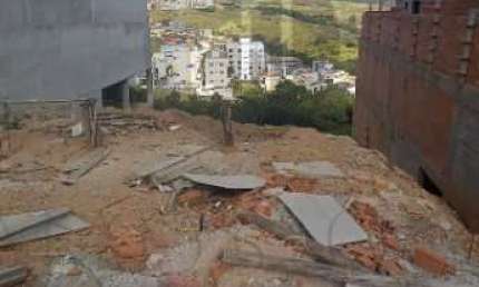 Terreno à venda na Rua Rogério Rocha de Oliveira, 530, Residencial Summer Ville, Poços de Caldas por R$ 250.000