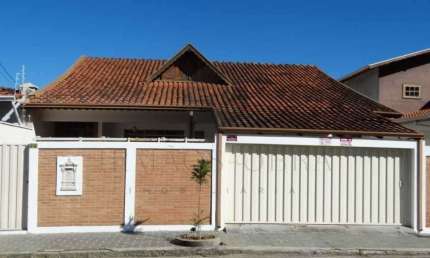 Casa com 3 quartos à venda na Avenida Doutor Rômulo Cardillo, 115, João Pinheiro, Poços de Caldas, 240 m2 por R$ 899.000